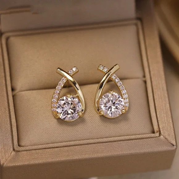 Shimmering Gold Plated Earrings: Stunning Minimalist Design - Picture 1 of 5